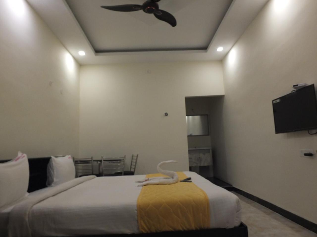 Sushmika Resorts Inn Yercaud Buitenkant foto
