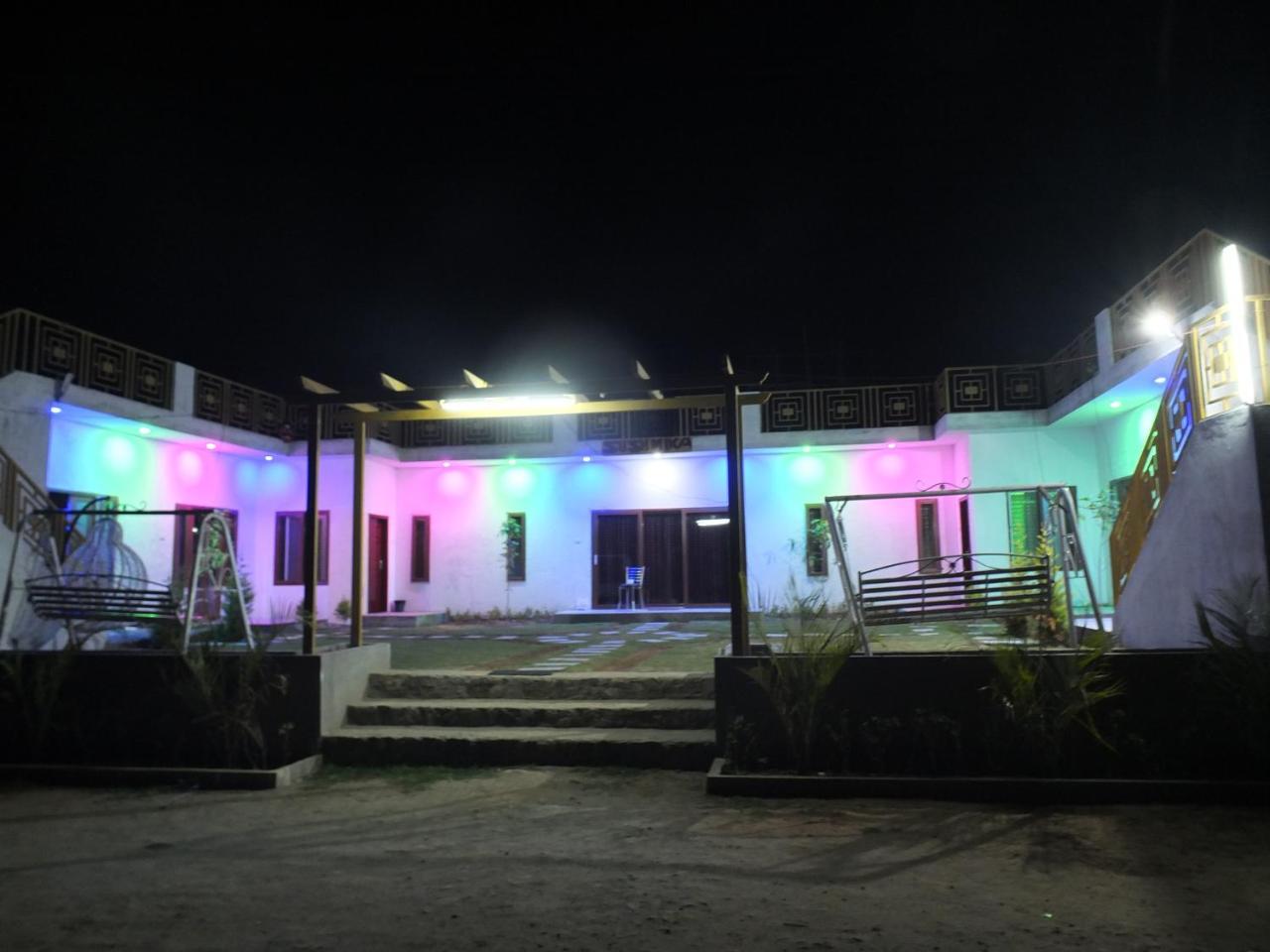 Sushmika Resorts Inn Yercaud Buitenkant foto