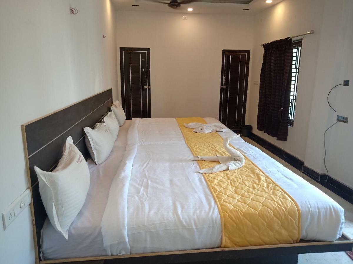 Sushmika Resorts Inn Yercaud Buitenkant foto